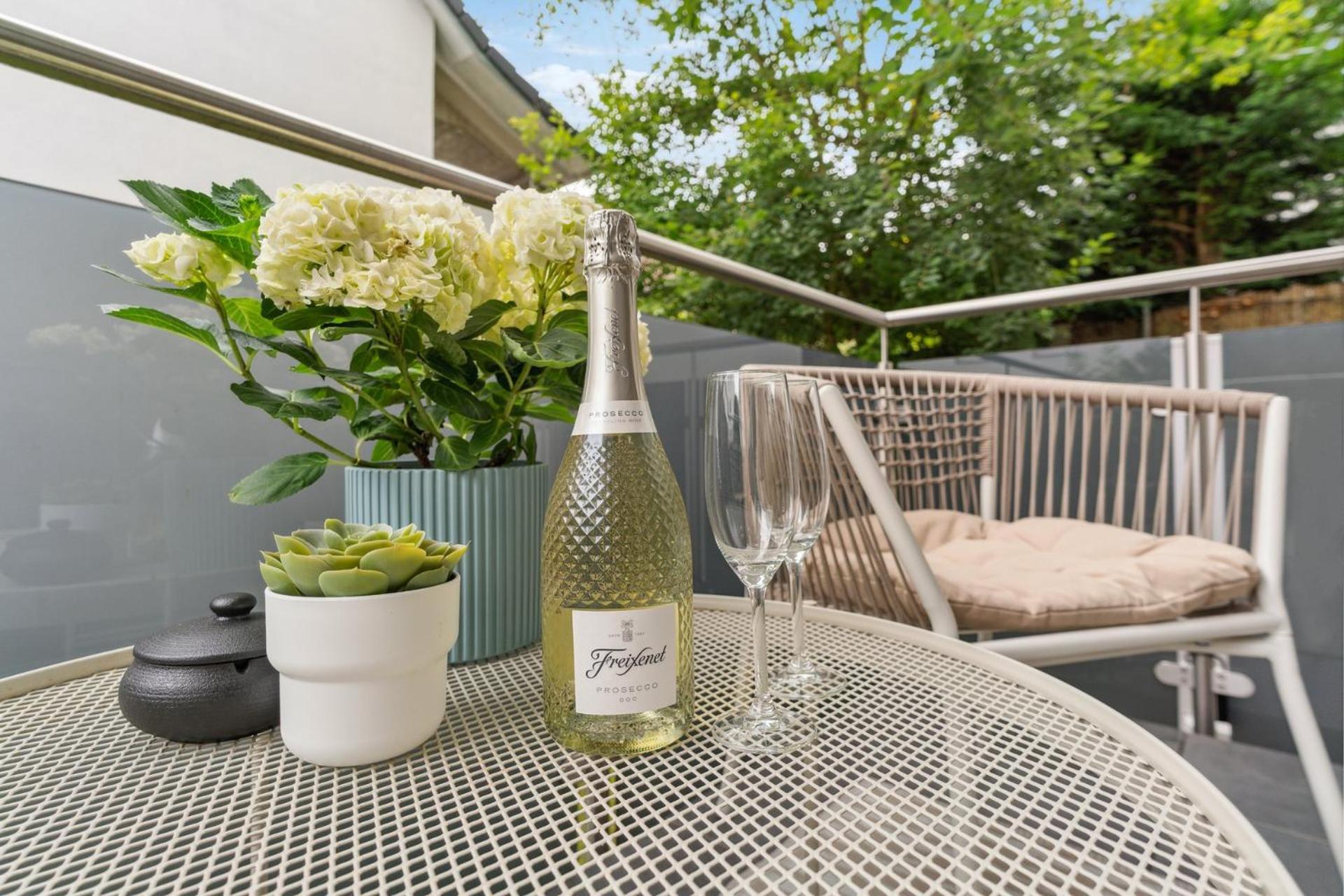 Zwei Apartments Fuer Bis Zu 8 Personen Zentral, Modern, Mit Terrasse & Balkon Bielefeld Dış mekan fotoğraf